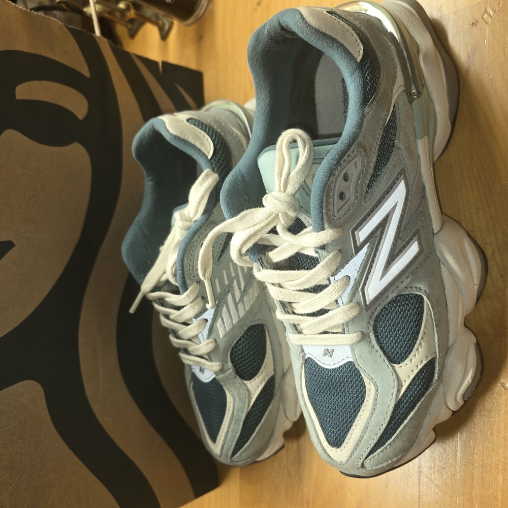 New Balance Women's Sneakers 9060